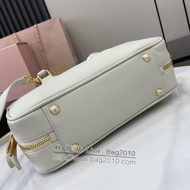 miumiu專櫃繆繆最新款Arcadie牛皮革中號保齡球手提包斜挎包 jh2316型號：5BB148